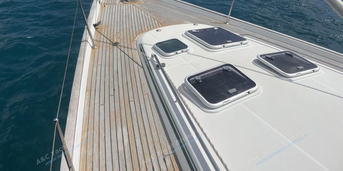 Bénéteau Oceanis 523 : Roof and forward deck Bénéteau Oceanis 523 : Roof and forward deck