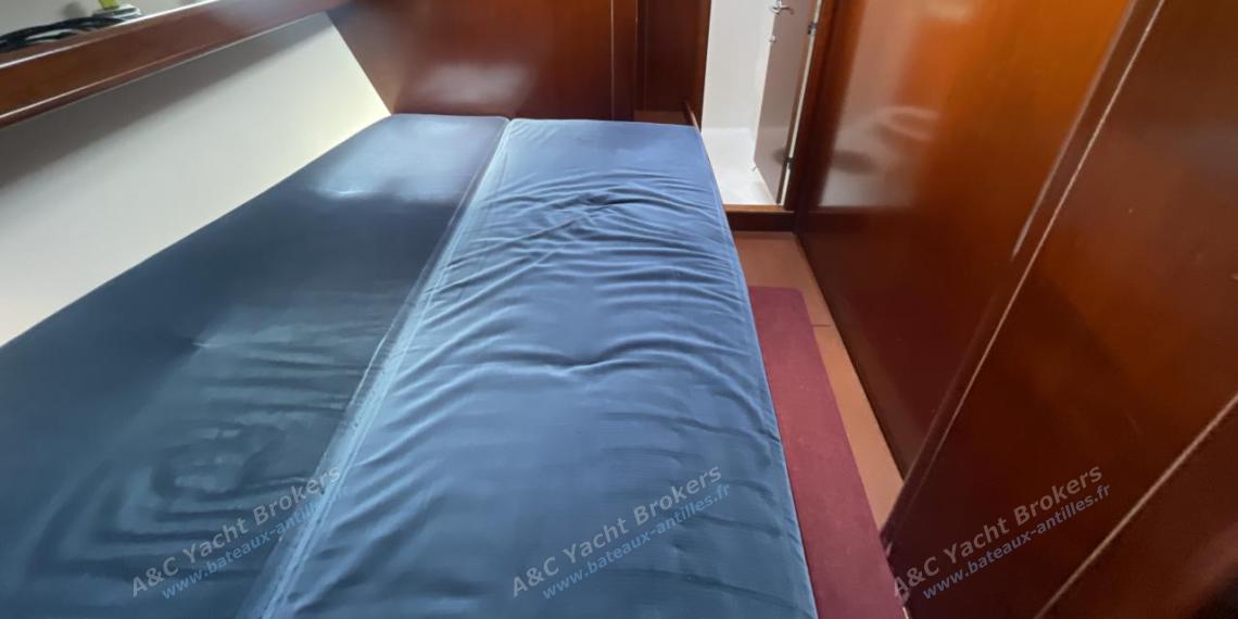 Bénéteau Oceanis 523 : Port forward cabin Bénéteau Oceanis 523 : Port forward cabin