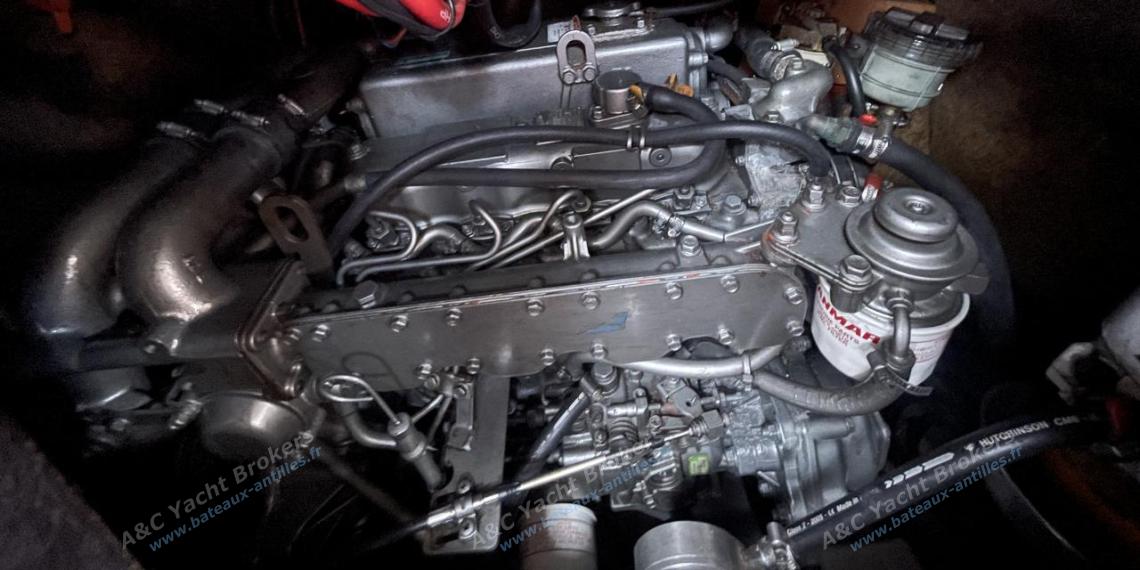 Bénéteau Oceanis 523 : Yanmar 4HH3 inboard engine Bénéteau Oceanis 523 : Yanmar 4HH3 inboard engine