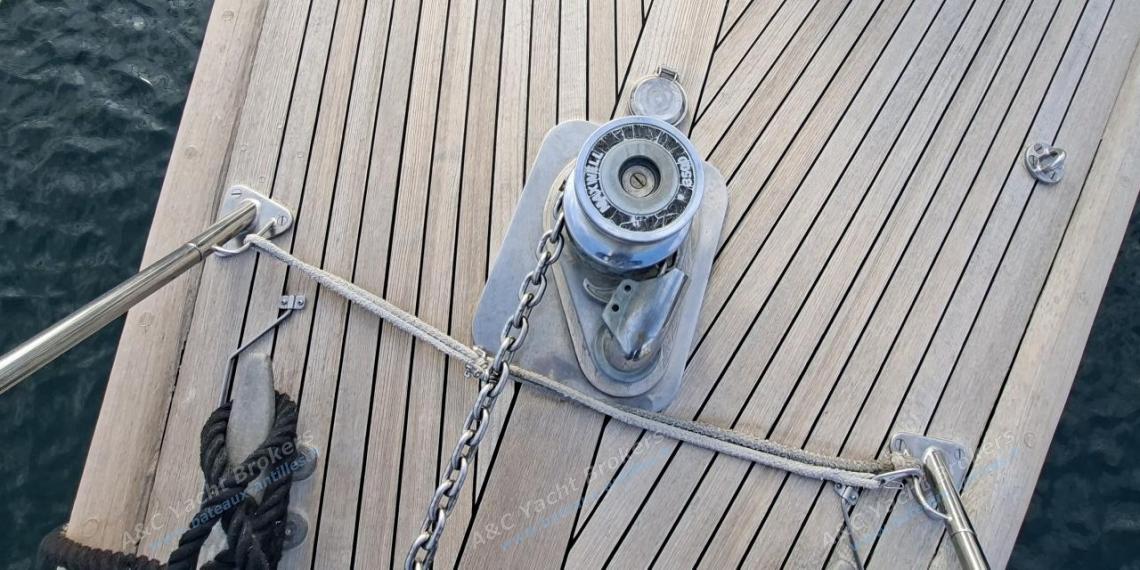 Derecktor One Off David Petrick : Maxwell electric windlass Derecktor One Off David Petrick : Maxwell electric windlass