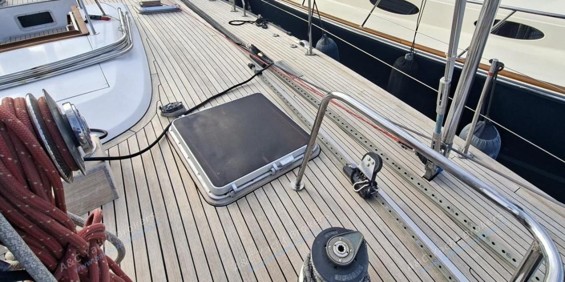 Derecktor One Off David Petrick : Roof and port companionway Derecktor One Off David Petrick : Roof and port companionway
