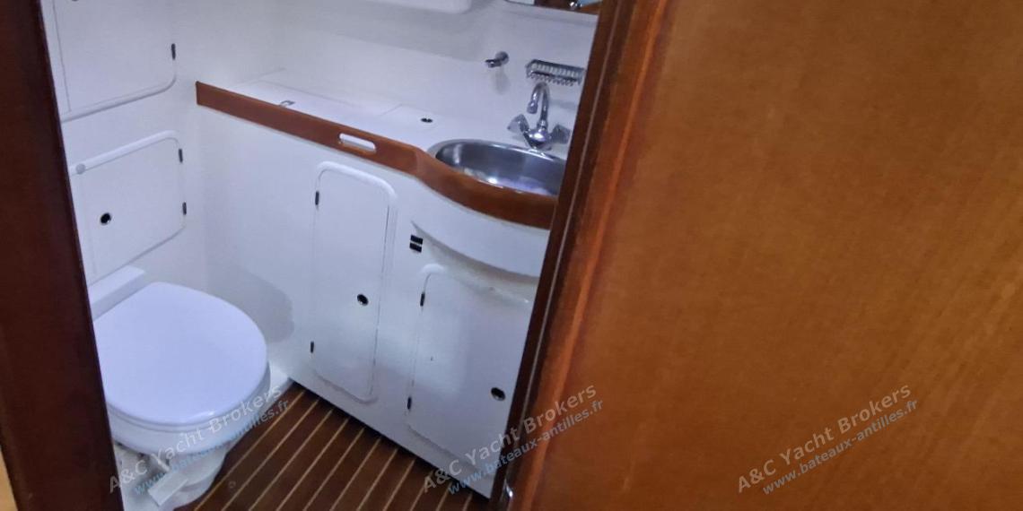 Derecktor One Off David Petrick : Aft shower room Derecktor One Off David Petrick : Aft shower room