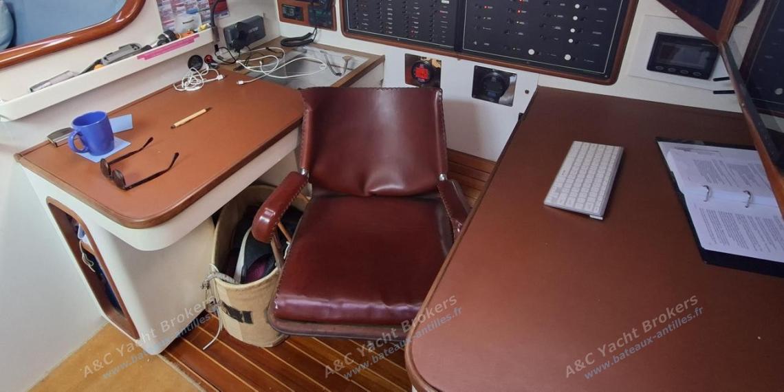 Derecktor One Off David Petrick : Charts table other view Derecktor One Off David Petrick : Charts table other view