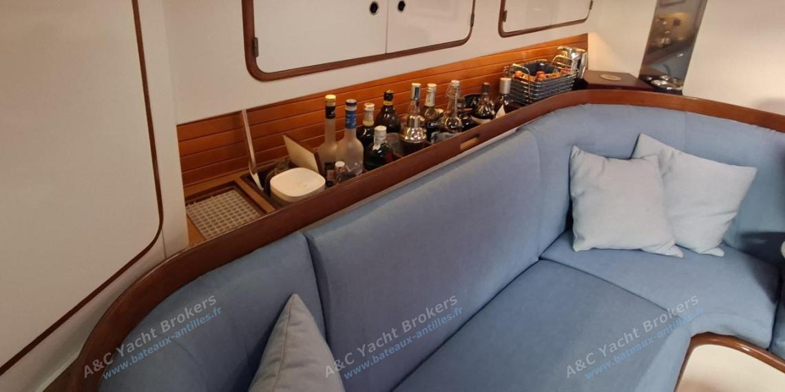 Derecktor One Off David Petrick : Port benches in saloon Derecktor One Off David Petrick : Port benches in saloon