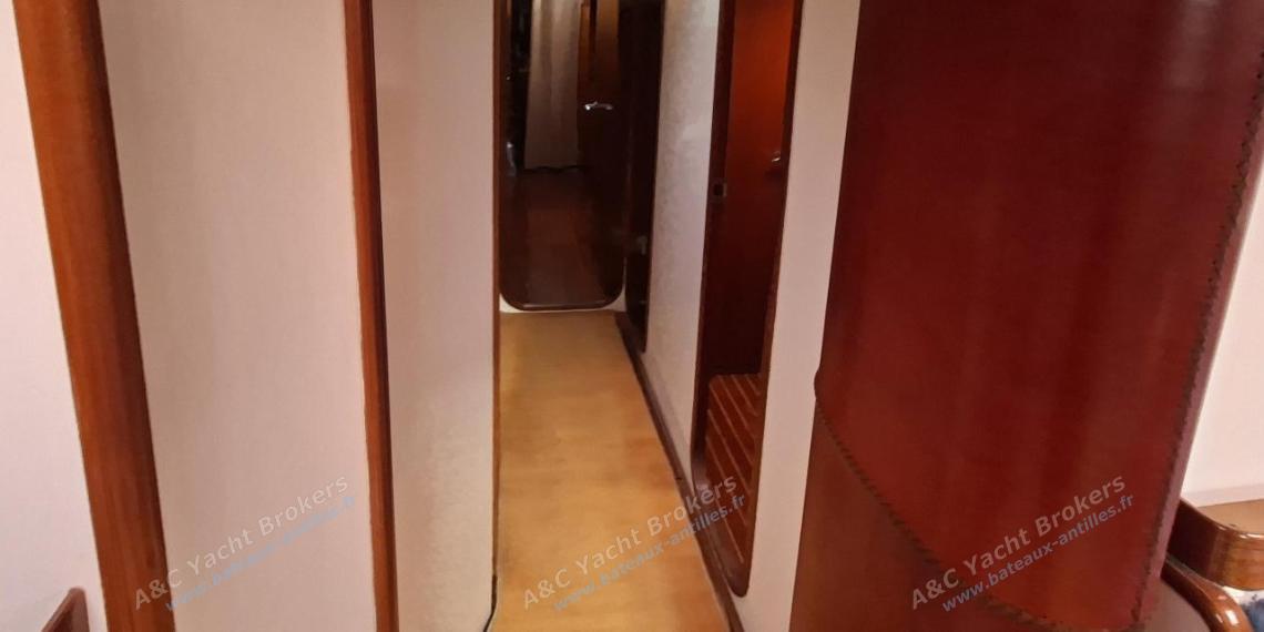 Derecktor One Off David Petrick : Forward cabins access Derecktor One Off David Petrick : Forward cabins access