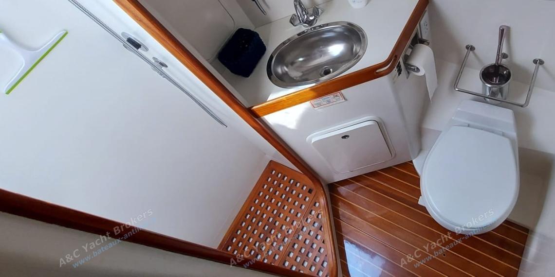 Derecktor One Off David Petrick : Starboard forward shower room Derecktor One Off David Petrick : Starboard forward shower room