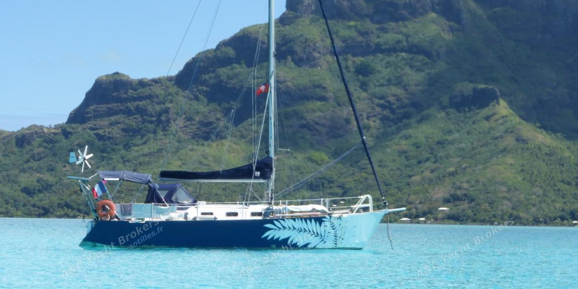 Meta Outremer 33 : At anchor in Polynesia Meta Outremer 33 : At anchor in Polynesia