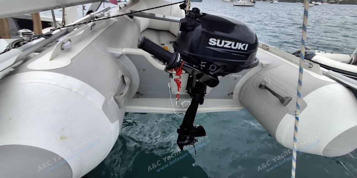 Outremer 38/40 : RIB dinghu with Suzuki outboard engine Outremer 38/40 : RIB dinghu with Suzuki outboard engine