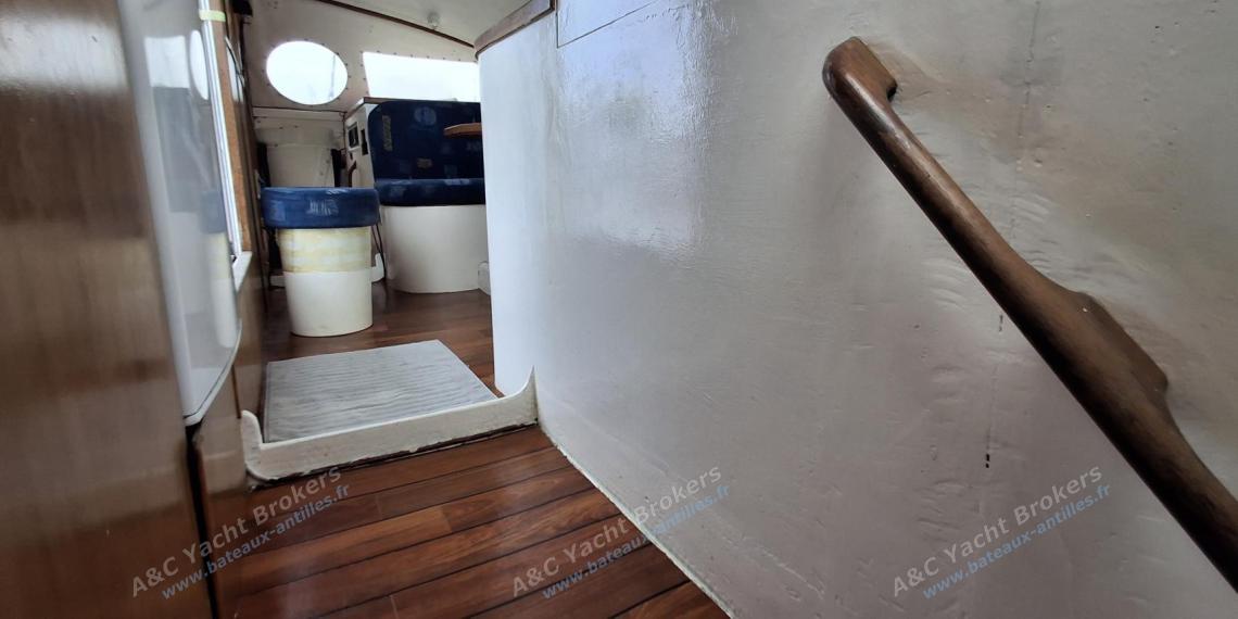 Outremer 38/40 : Saloon seen from the starboard hull Outremer 38/40 : Saloon seen from the starboard hull
