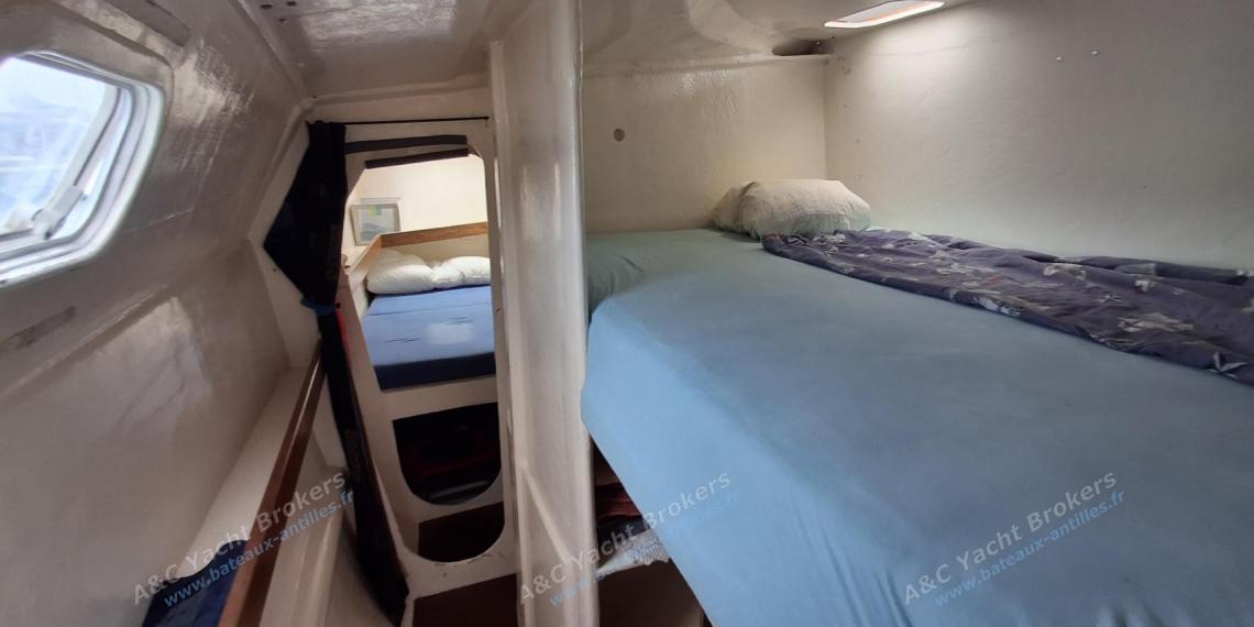 Outremer 38/40 : Port hull other view Outremer 38/40 : Port hull other view