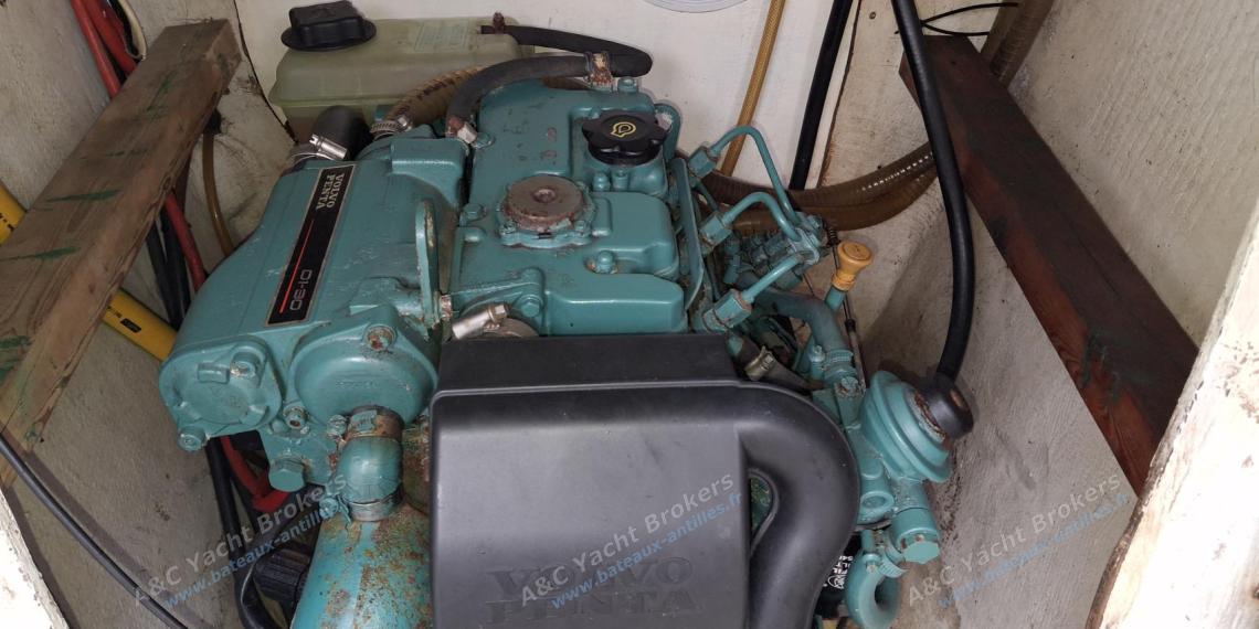 Outremer 38/40 : Volvo D1-30 inboard engine Outremer 38/40 : Volvo D1-30 inboard engine
