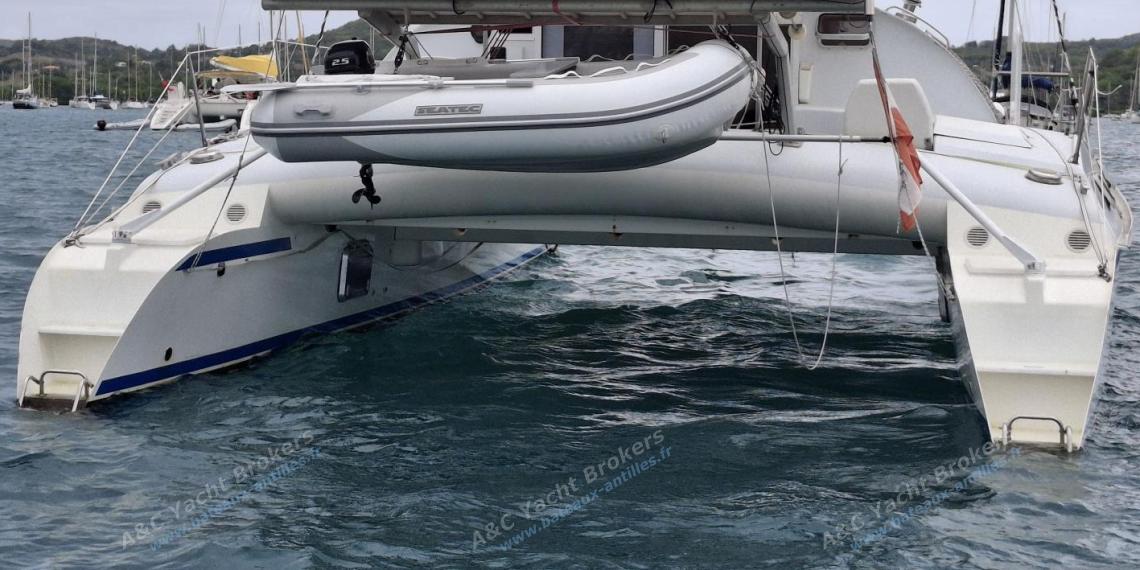 Outremer 38/40 : RIB dinghy on davits Outremer 38/40 : RIB dinghy on davits