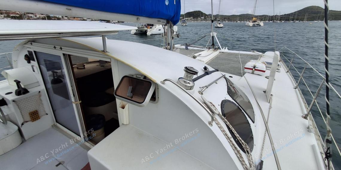 Outremer 38/40 : Starboard companionway Outremer 38/40 : Starboard companionway