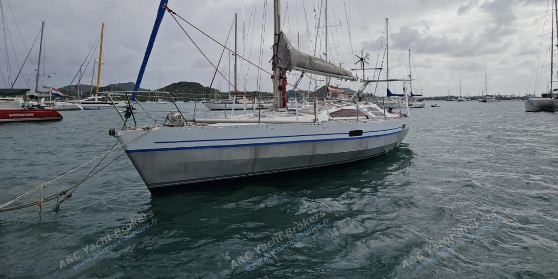 Alubat Ovni 39 : At anchor in Martinique Alubat Ovni 39 : At anchor in Martinique