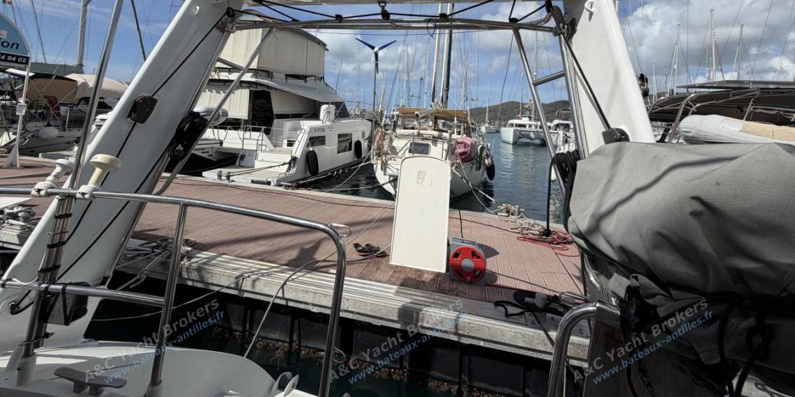 Alubat Ovni 39 : Aft grantry for solar panel en wind generator Alubat Ovni 39 : Aft grantry for solar panel en wind generator