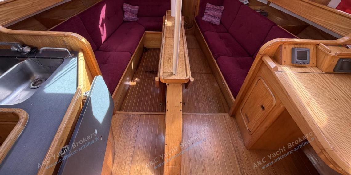 Alubat Ovni 39 : Saloon general view Alubat Ovni 39 : Saloon general view