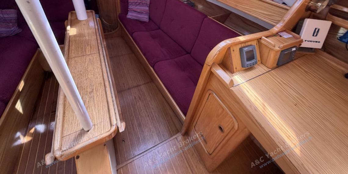 Alubat Ovni 39 : Saloon general view Alubat Ovni 39 : Saloon general view