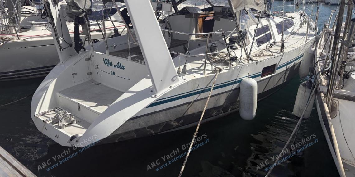 Alubat Ovni 39 : In marina Alubat Ovni 39 : In marina