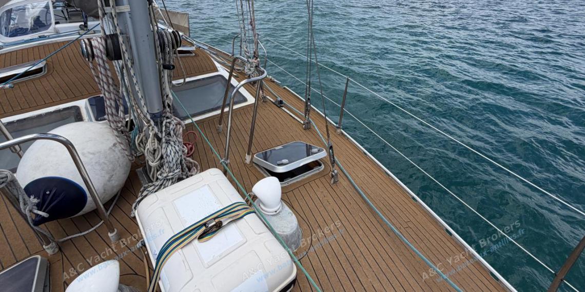 Alubat Ovni 43 : Roof and foot mast Alubat Ovni 43 : Roof and foot mast