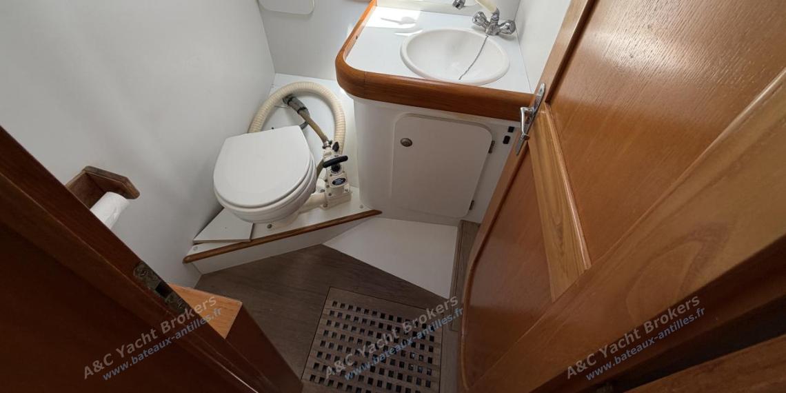 Alubat Ovni 43 : Shower room Alubat Ovni 43 : Shower room