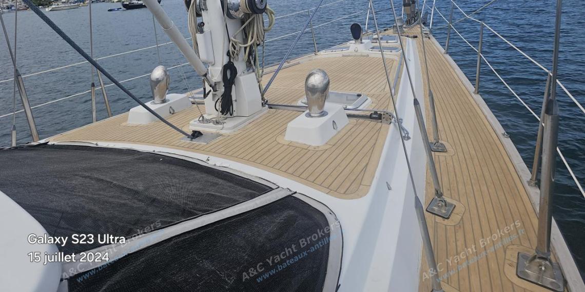 Wauquiez Pilote Saloon 60 : Starboard companionway Wauquiez Pilote Saloon 60 : Starboard companionway