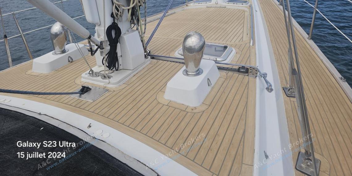 Wauquiez Pilote Saloon 60 : Starboard companionway other view Wauquiez Pilote Saloon 60 : Starboard companionway other view