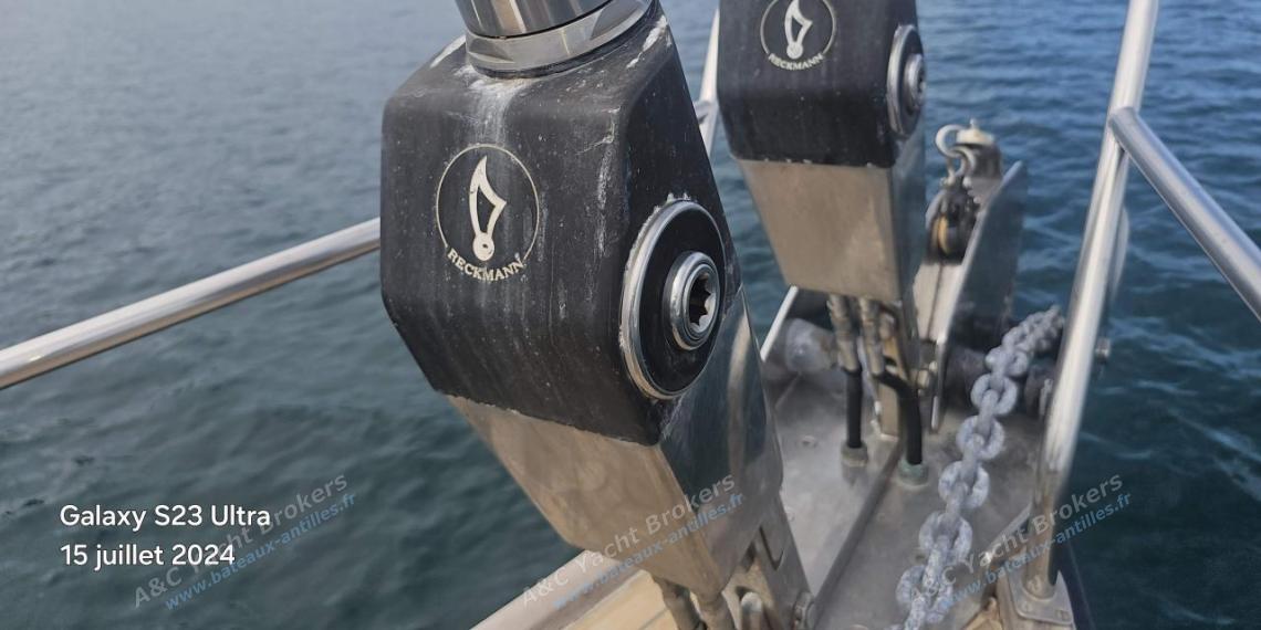 Wauquiez Pilote Saloon 60 : Reckmann hydraulic furling system Wauquiez Pilote Saloon 60 : Reckmann hydraulic furling system