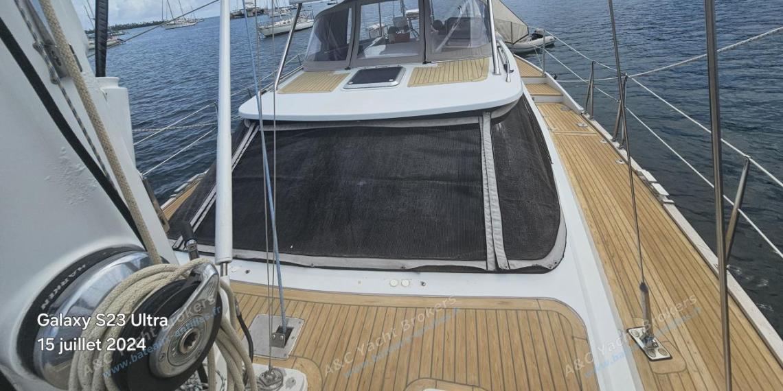 Wauquiez Pilote Saloon 60 : Roof and dodger other view Wauquiez Pilote Saloon 60 : Roof and dodger other view