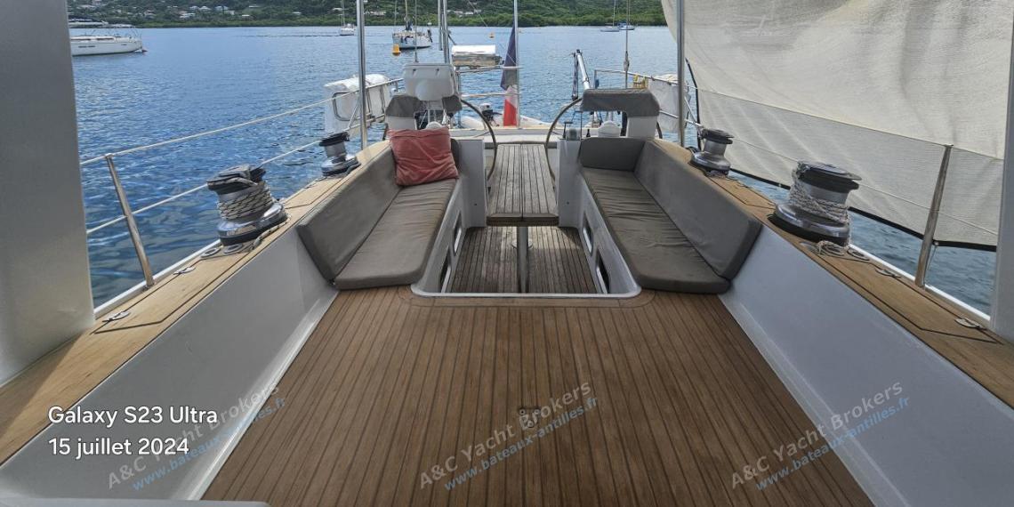 Wauquiez Pilote Saloon 60 : Cockpit seen from the dodger Wauquiez Pilote Saloon 60 : Cockpit seen from the dodger