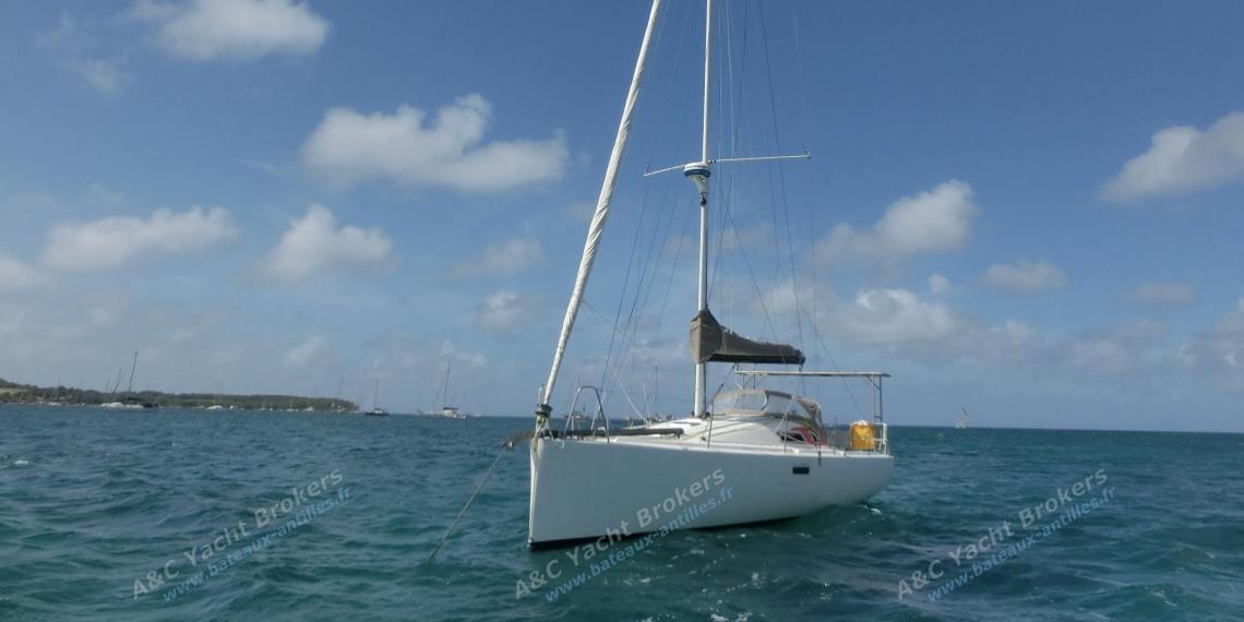 Structures Pogo 10.50 : At anchor in Martinique Structures Pogo 10.50 : At anchor in Martinique