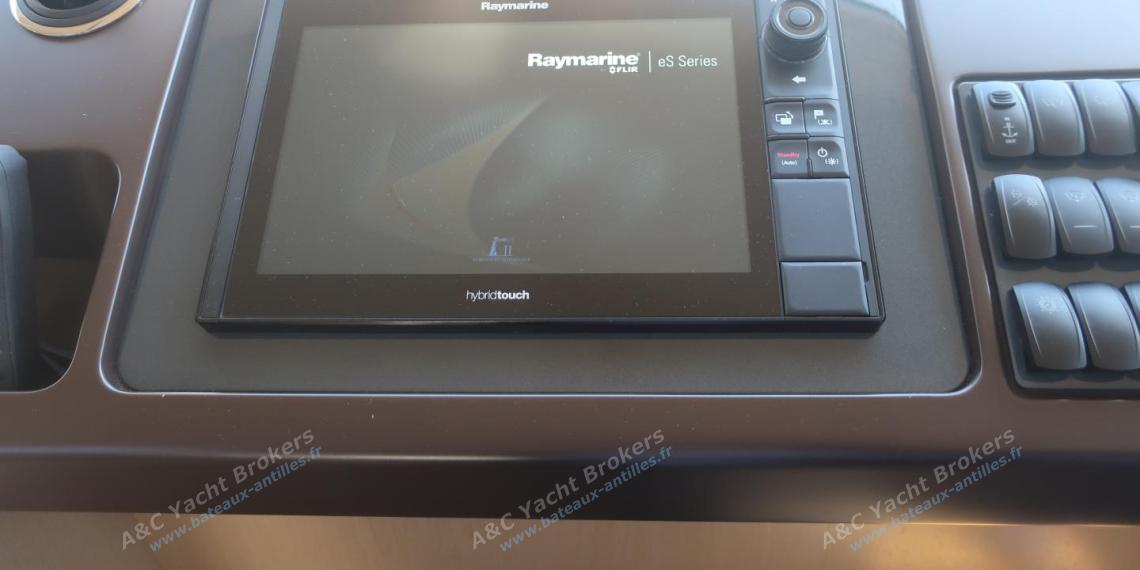 Princess 56 Fly bridge : Hybridtouch multifunction display Princess 56 Fly bridge : Hybridtouch multifunction display