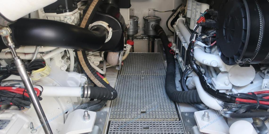 Princess 56 Fly bridge : Engines room Princess 56 Fly bridge : Engines room