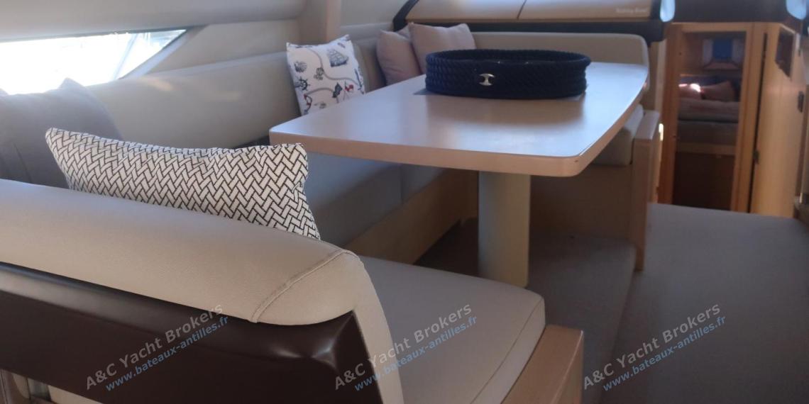 Princess 56 Fly bridge : Saloon table and benchs Princess 56 Fly bridge : Saloon table and benchs