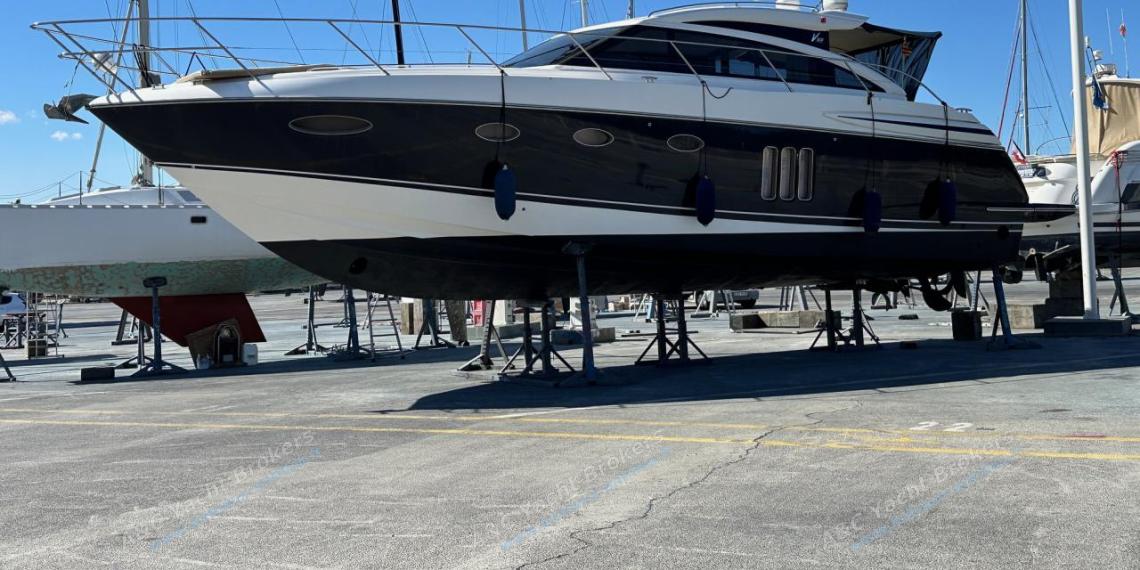 Marine project Princess V52 : On the yard Marine project Princess V52 : On the yard