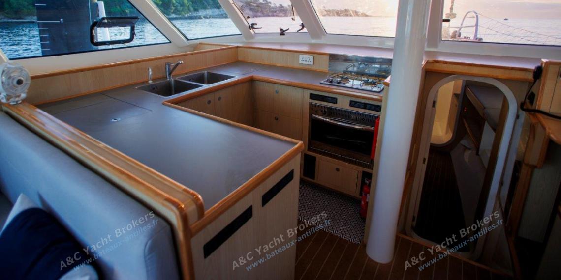 Triac Composites Rapido 53XS : Galley U shape Triac Composites Rapido 53XS : Galley U shape