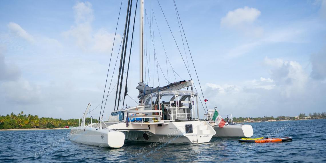 Triac Composites Rapido 53XS : At anchor in Caraïbes Triac Composites Rapido 53XS : At anchor in Caraïbes