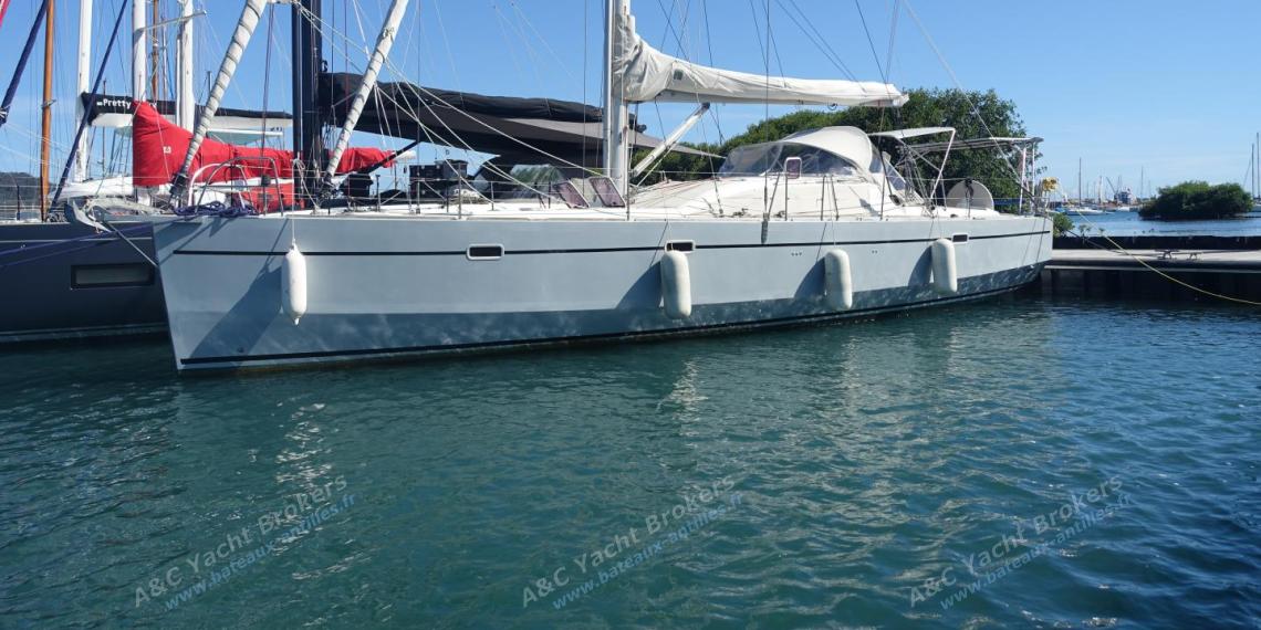 Fora Marine RM 1350 : On the pontoon in Martinique Fora Marine RM 1350 : On the pontoon in Martinique