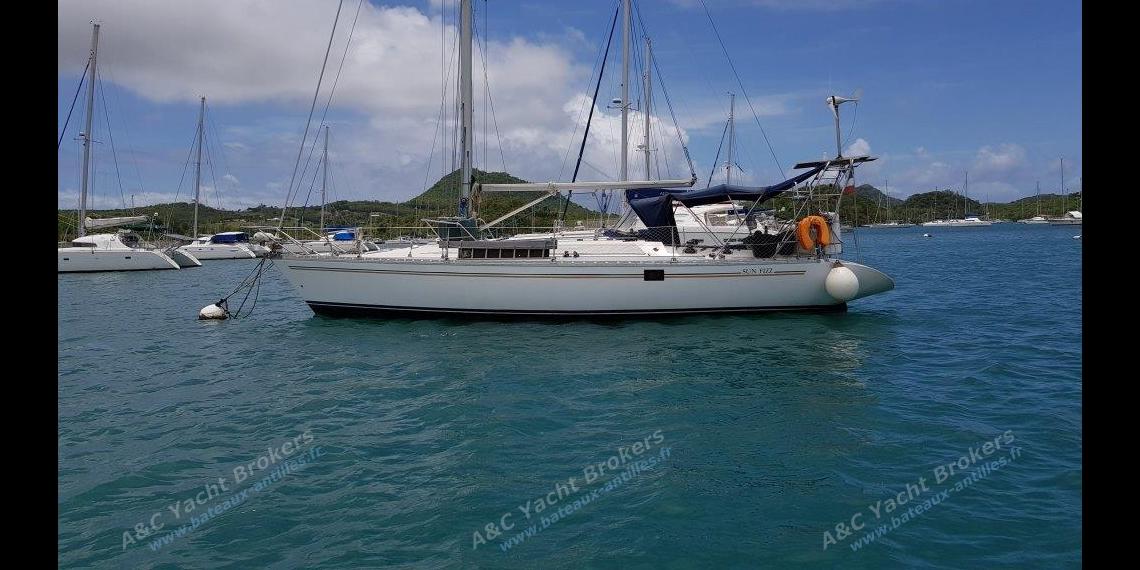 Jeanneau Sun Fizz : Martinique anchorage Jeanneau Sun Fizz : Martinique anchorage