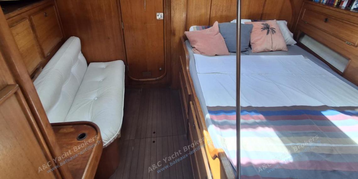 Jeanneau Sun Kiss 45 : Forward cabin seen from the shower room Jeanneau Sun Kiss 45 : Forward cabin seen from the shower room