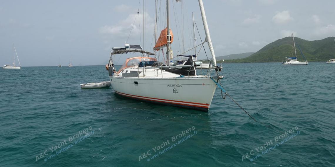 Jeanneau Sun Odyssey 36.2 : At anchor in Martinique Jeanneau Sun Odyssey 36.2 : At anchor in Martinique