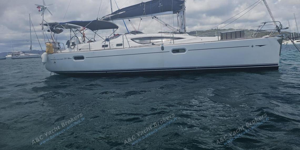 Jeanneau Sun Odyssey 39 DS : At anchor in Martinique Jeanneau Sun Odyssey 39 DS : At anchor in Martinique