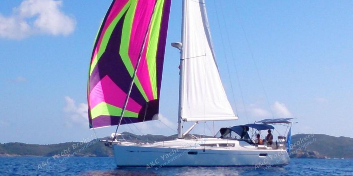 Jeanneau Sun Odyssey 39i : Navigationg under asymetrical spinnaker Jeanneau Sun Odyssey 39i : Navigationg under asymetrical spinnaker