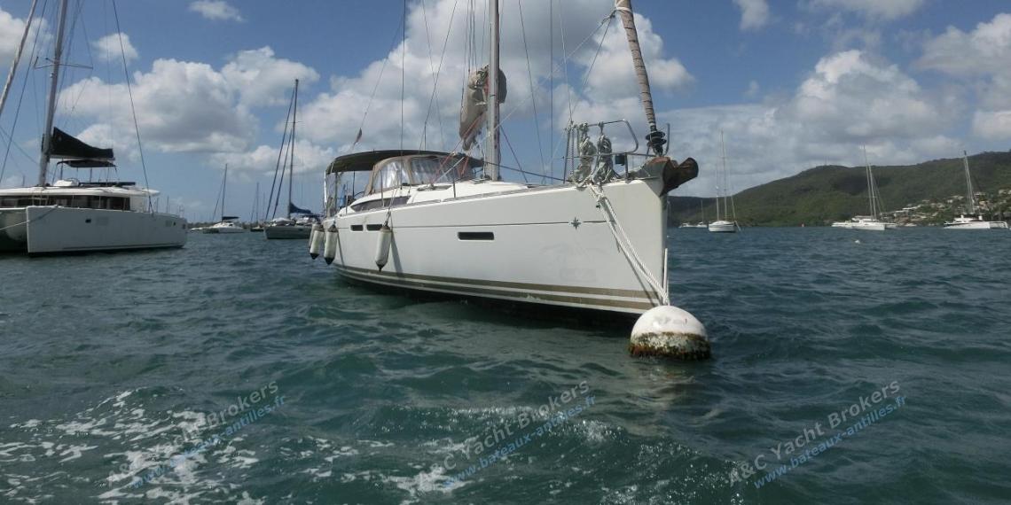 Jeanneau Sun Odyssey 409 : On a buoy in Martinique Jeanneau Sun Odyssey 409 : On a buoy in Martinique