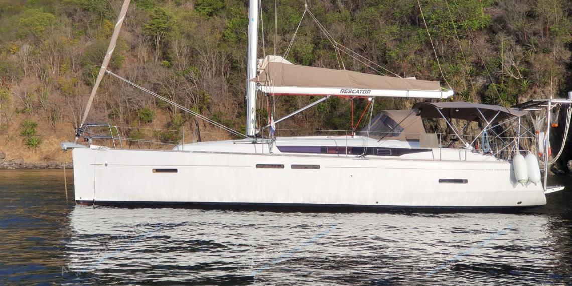 Jeanneau Sun Odyssey 409 Performance : At anchor in Martinique Jeanneau Sun Odyssey 409 Performance : At anchor in Martinique
