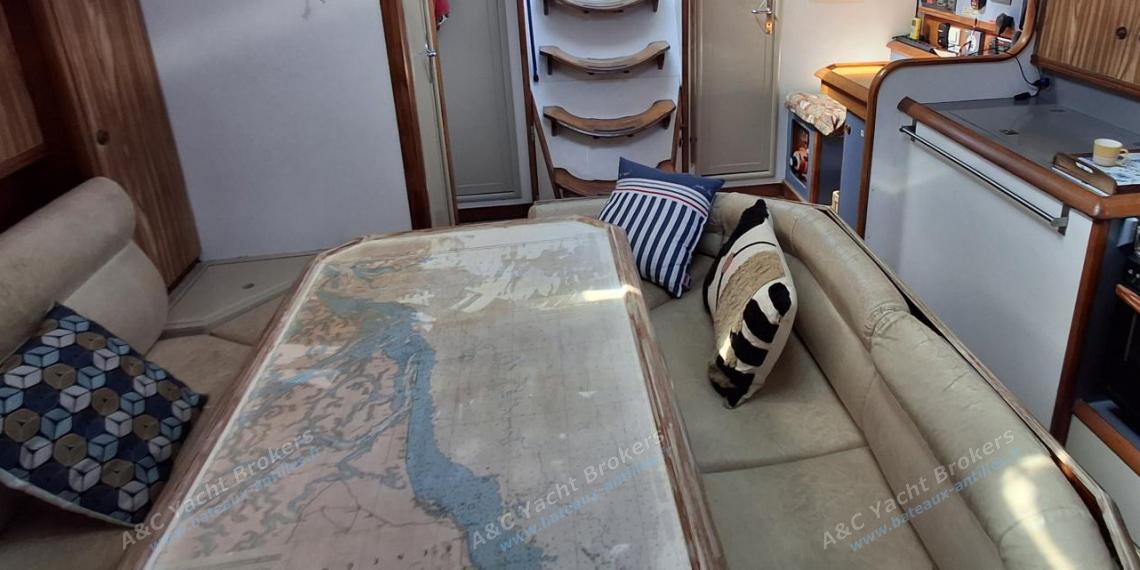 Jeanneau Sun Odyssey 42.2 : Saloon seen from the forward cabin Jeanneau Sun Odyssey 42.2 : Saloon seen from the forward cabin