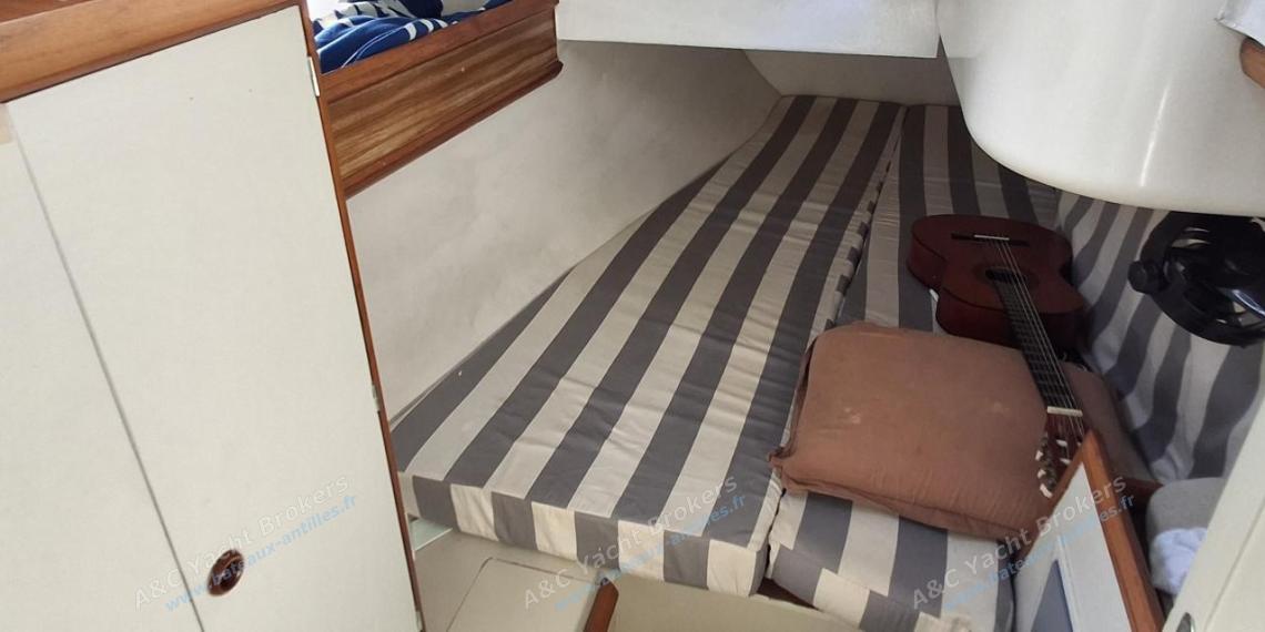 Jeanneau Sun Odyssey 42.2 : Aft starboard cabin Jeanneau Sun Odyssey 42.2 : Aft starboard cabin