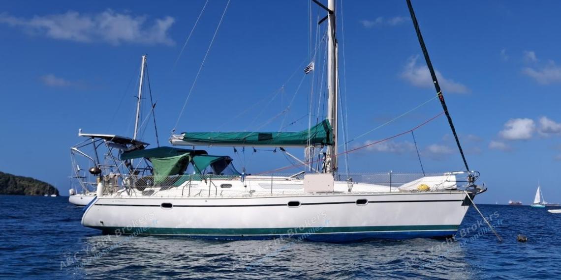 Jeanneau Sun Odyssey 42.2 : At anchor in Martinique Jeanneau Sun Odyssey 42.2 : At anchor in Martinique