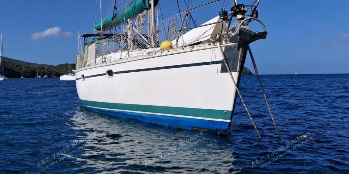 Jeanneau Sun Odyssey 42.2 : At anchor other view Jeanneau Sun Odyssey 42.2 : At anchor other view