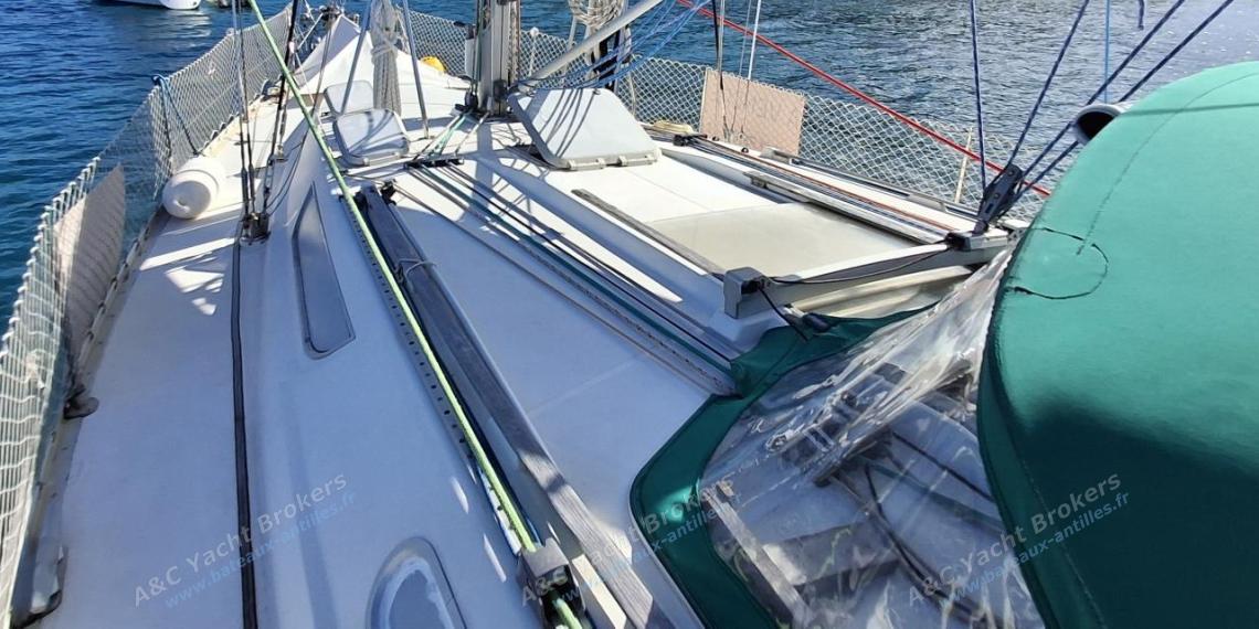 Jeanneau Sun Odyssey 42.2 : Port companionway Jeanneau Sun Odyssey 42.2 : Port companionway