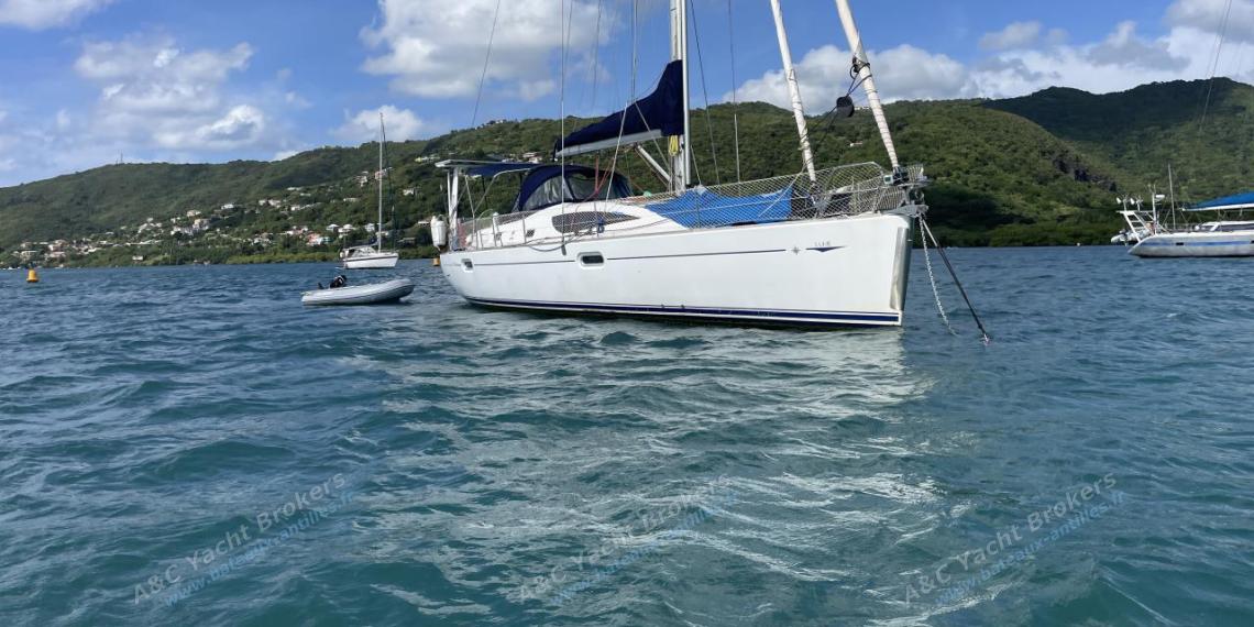 Jeanneau Sun Odyssey 42 DS : At anchor other view Jeanneau Sun Odyssey 42 DS : At anchor other view